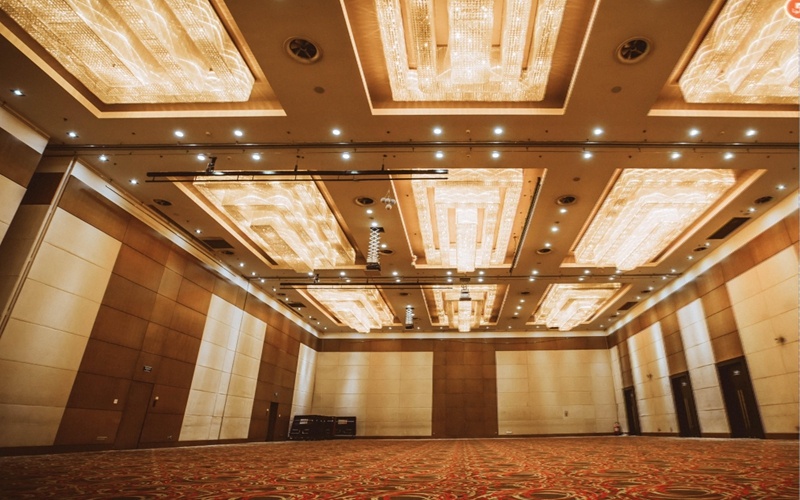 国 宴 厅 [ 最大40桌 · 高7.8m · 无柱 ·  ]